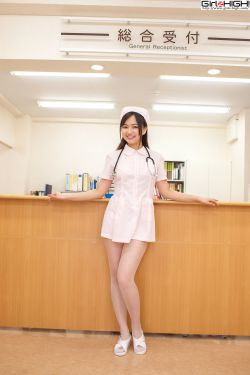 操小女孩